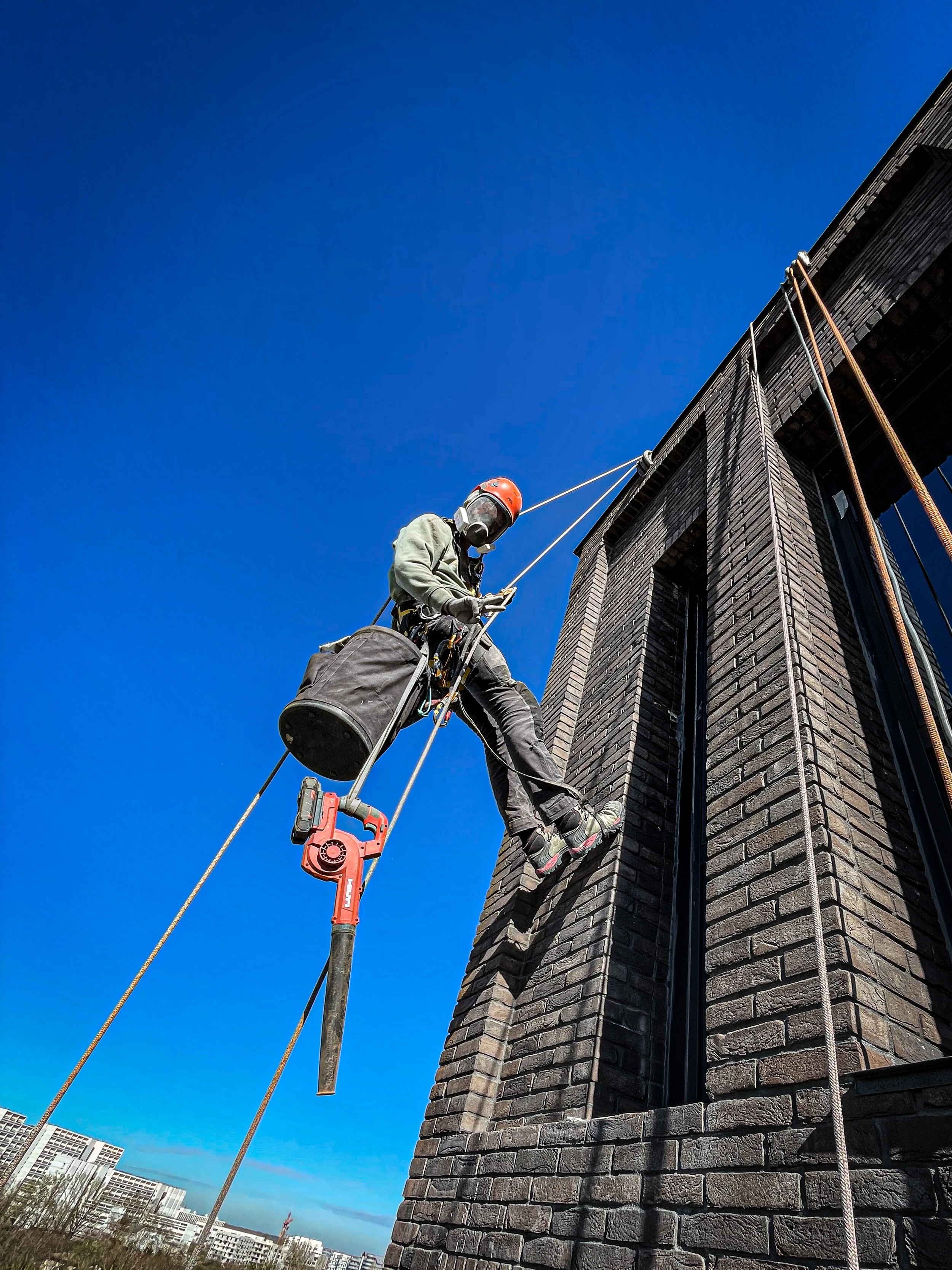 Intervention de cordistes MS Access pour découpe chirurgicale chez DSA AQUITAINE à Bordeaux (bâtiment) – 2